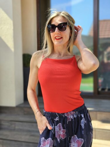 Lola piros trikó