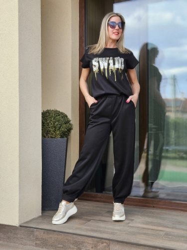 Fekete feliratos szabadidő póló és nadrág szett