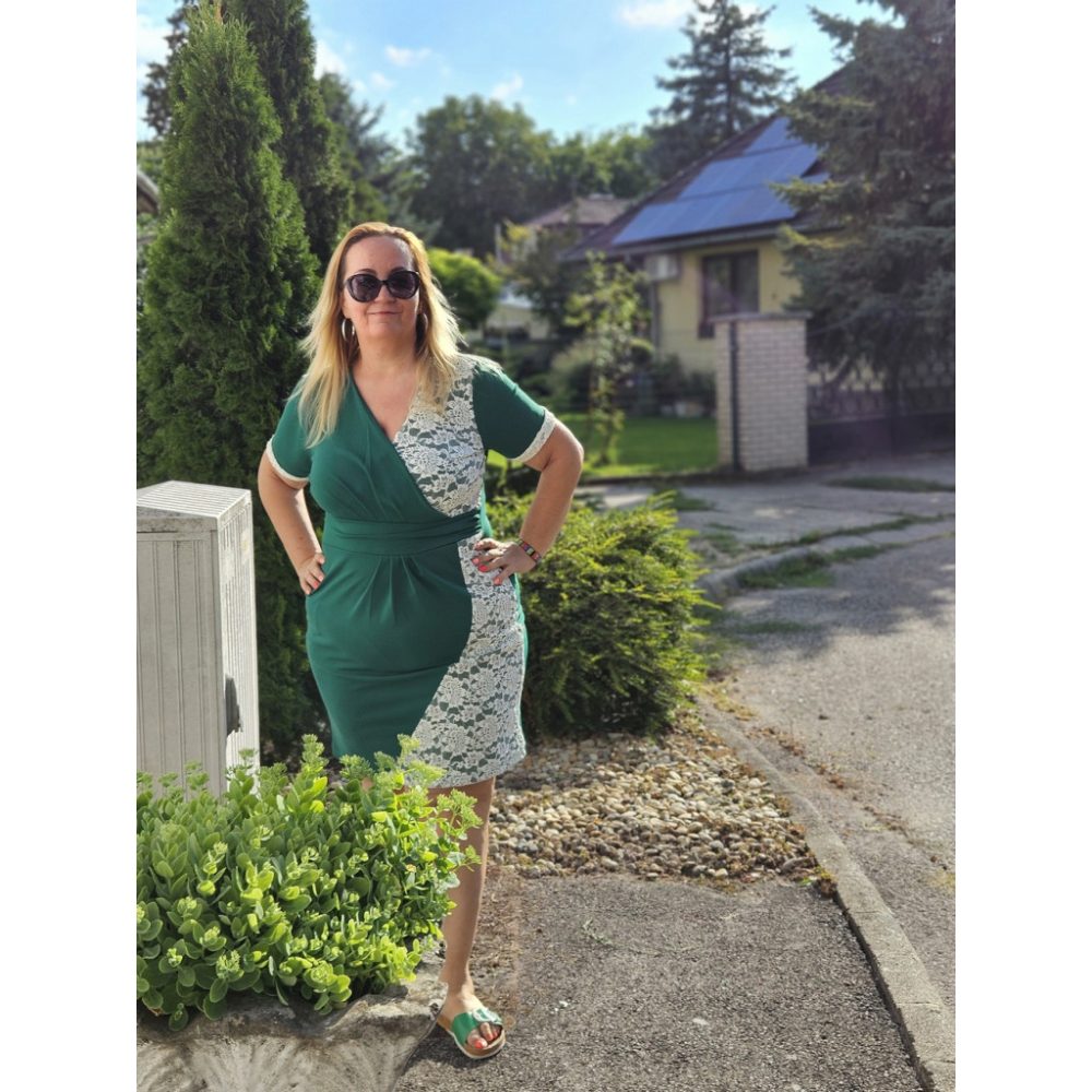 Zöld rövidujjú ruha, csipkével