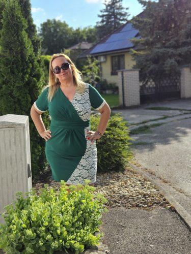 Zöld rövidujjú ruha, csipkével