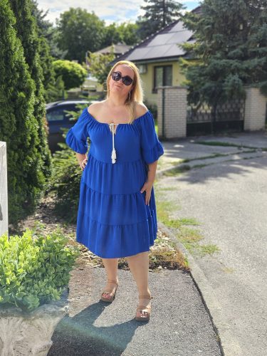 Kék ejtett vállú lenge fodros ruha