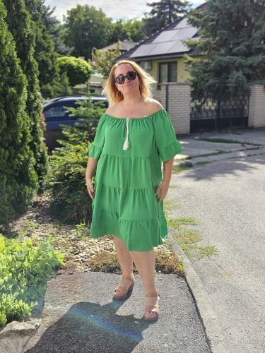 Zöld ejtett vállú lenge fodros ruha