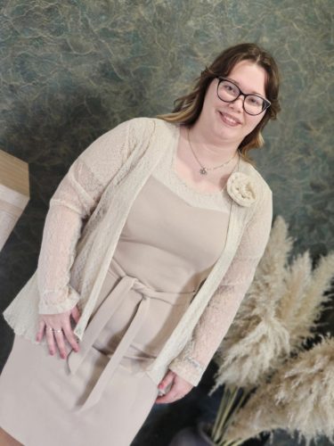 Anikó bézs rövid ujjú ruha kardigánnal