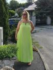 Neon zöld pliszírozott maxi ruha, nyakbakötős