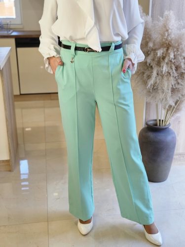 Zöld egyenesszárú nadrág övvel