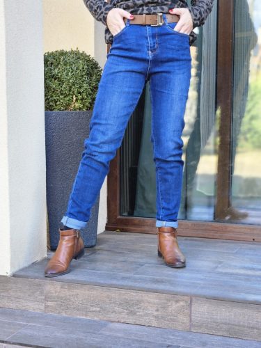 Kék mom fit fazonú farmernadrág övvel