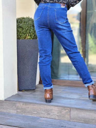 Kék mom fit fazonú farmernadrág övvel